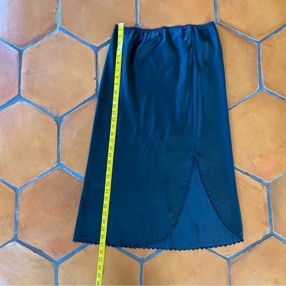 Pembrooke Vintage Midi Slip Skirt Black Scalloped Hem Slit Women Size Medium M - Picture 6 of 7